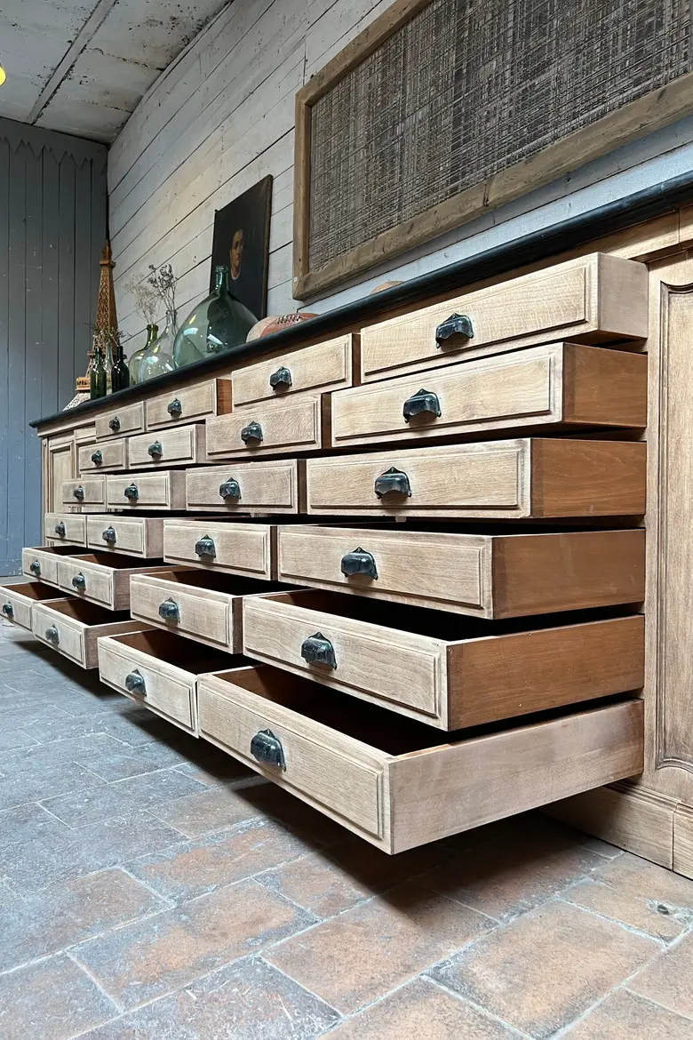 Grand meuble de magasin en chêne Début XXème