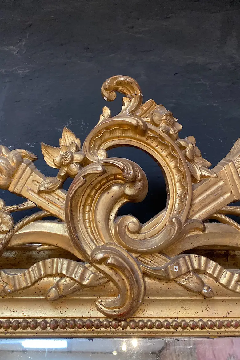 Grand miroir doré de style Louis XV