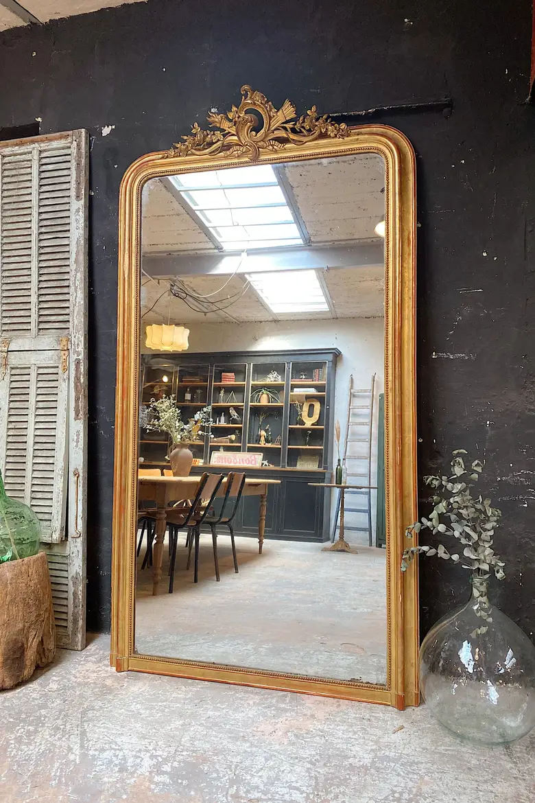 Grand miroir doré de style Louis XV