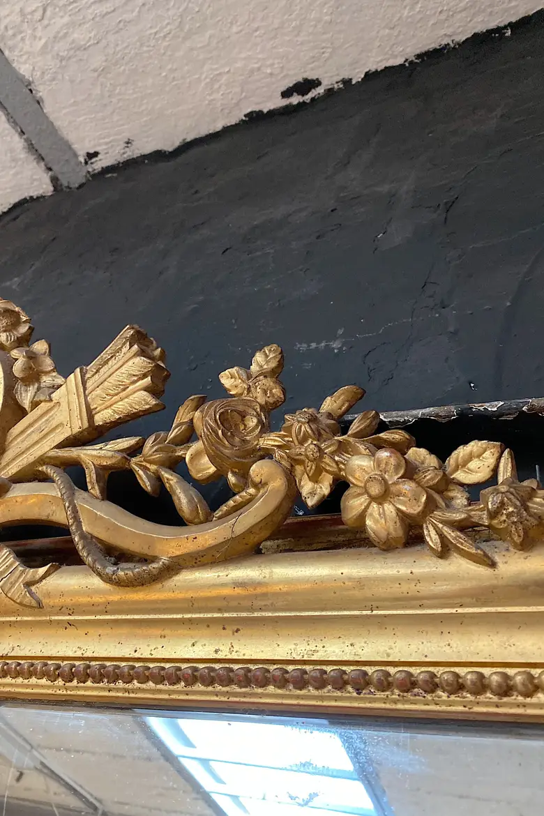 Grand miroir doré de style Louis XV