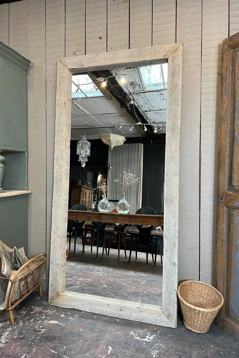 Grand miroir en bois ancien