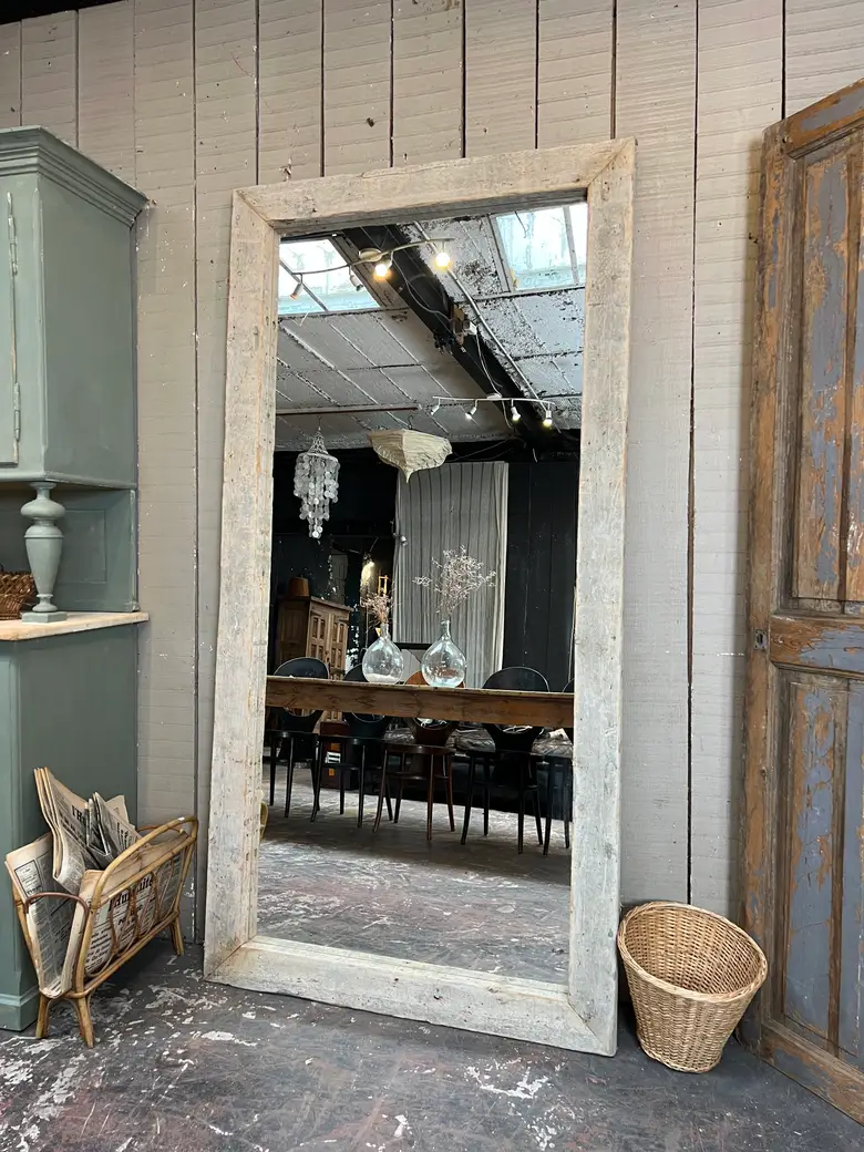 Grand miroir en bois ancien