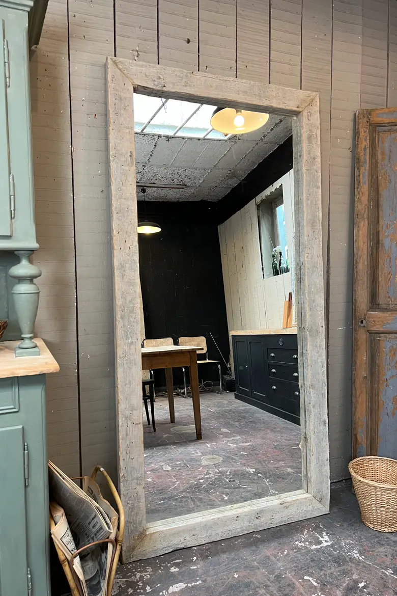 Grand miroir en bois ancien