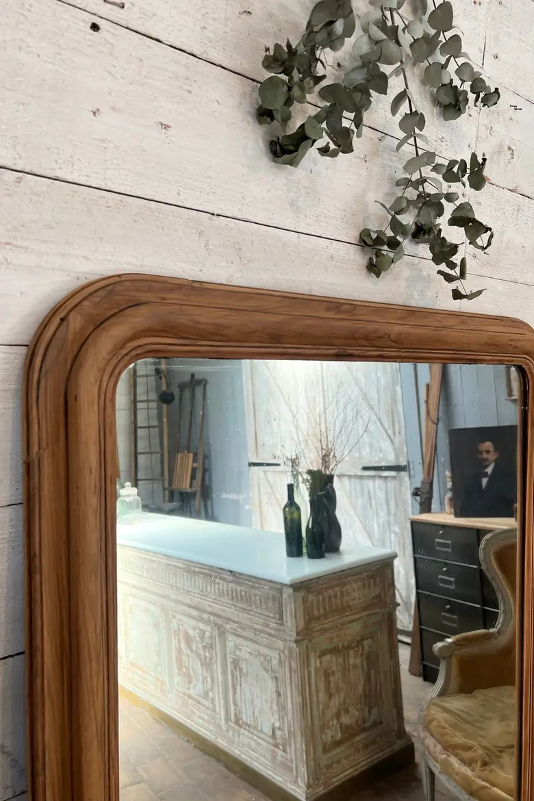 Grand miroir en noyer de style Louis Philippe Début XXème