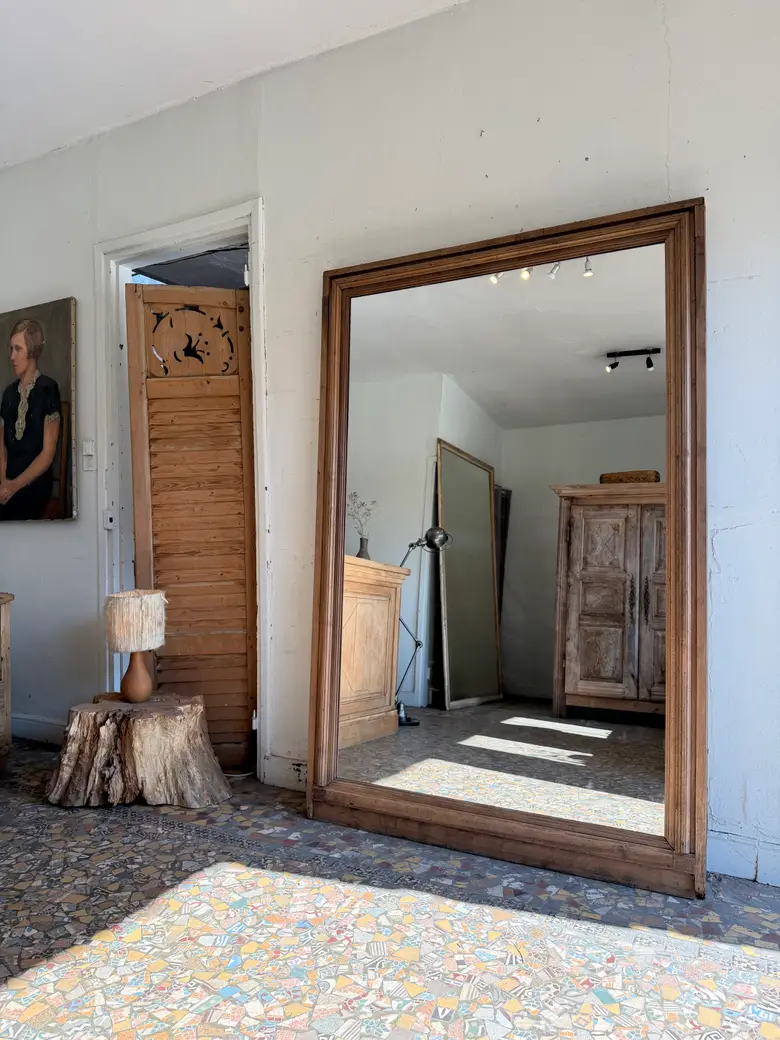 Grand miroir en noyer – fin XIXe siècle