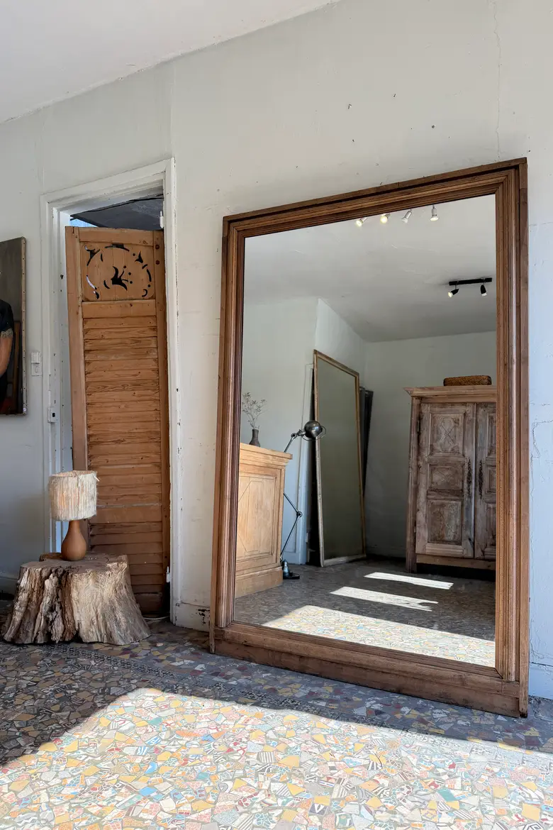 Grand miroir en noyer – fin XIXe siècle