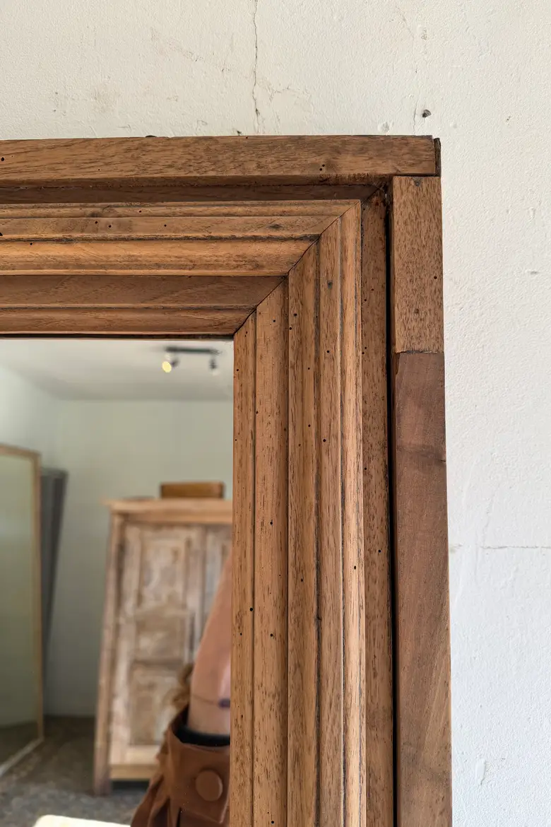 Grand miroir en noyer – fin XIXe siècle