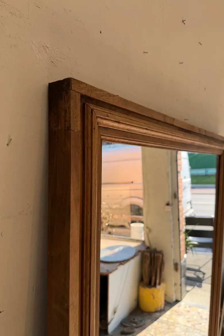 Grand miroir en noyer – fin XIXe siècle