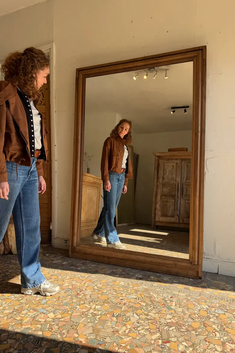Grand miroir en noyer – fin XIXe siècle