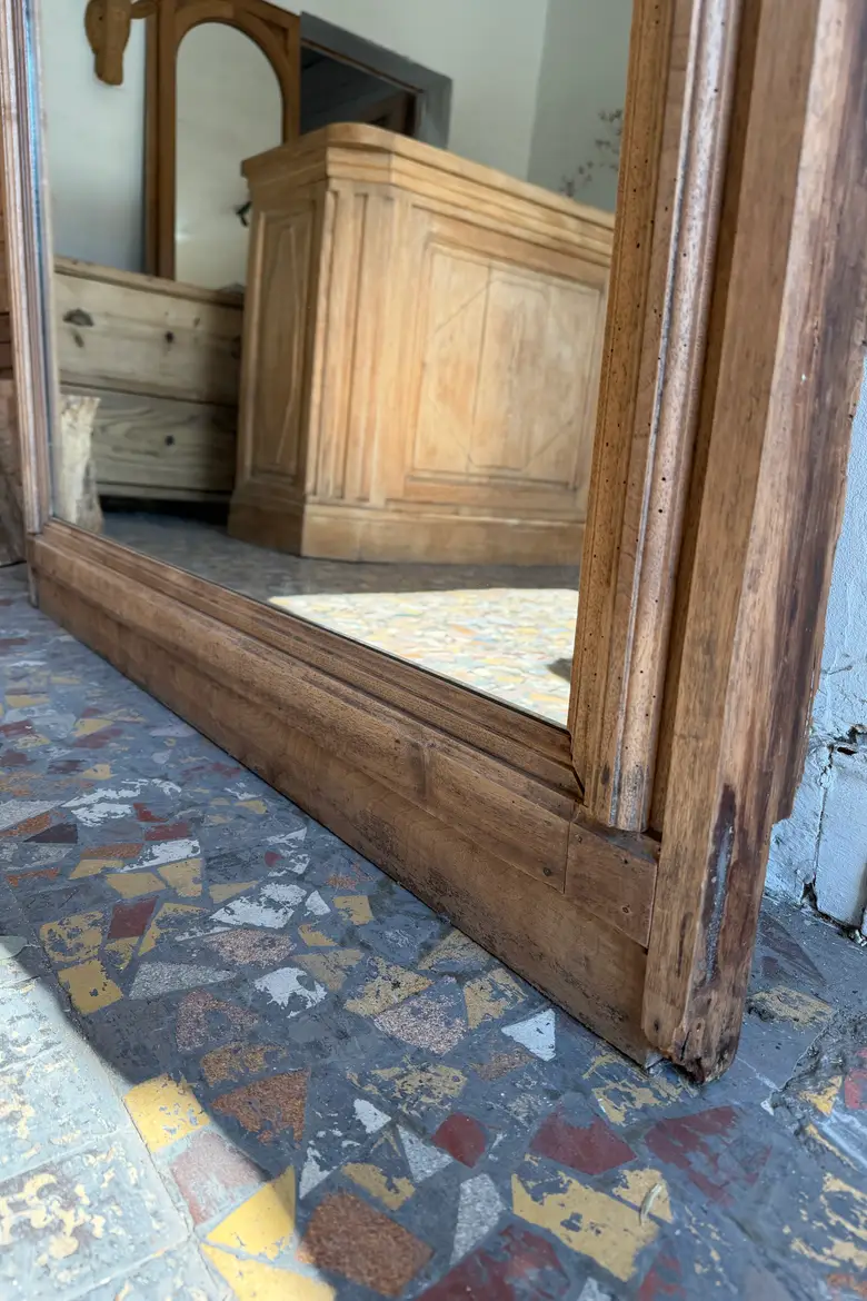 Grand miroir en noyer – fin XIXe siècle