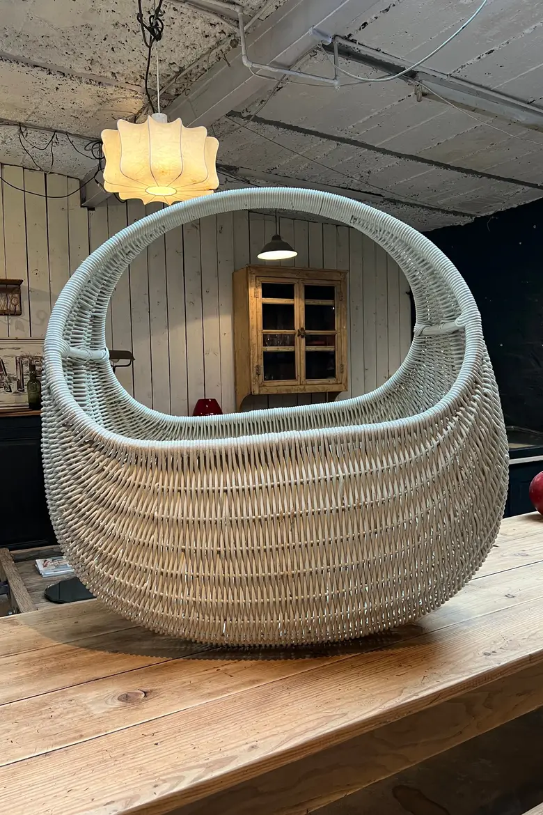 Grand panier en rotin Années 90