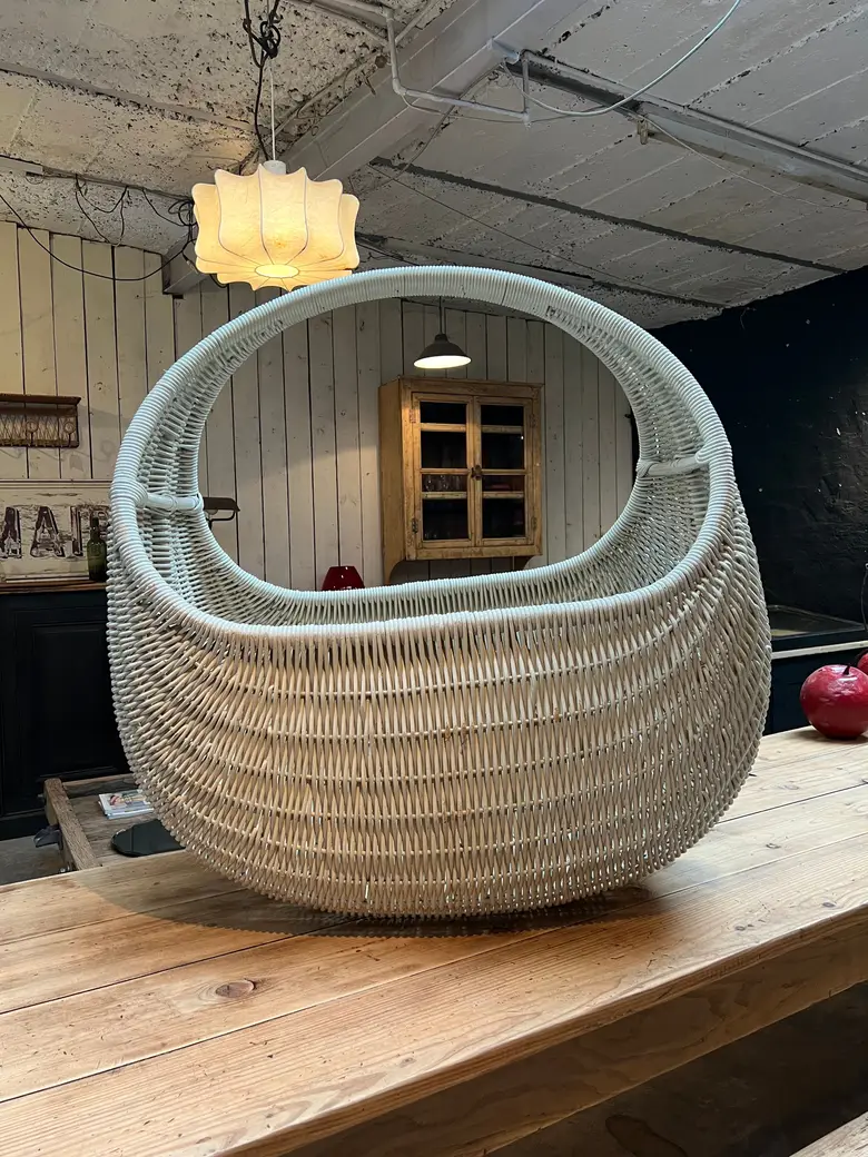 Grand panier en rotin Années 90