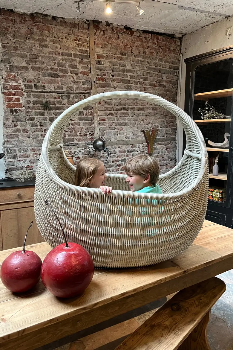 Grand panier en rotin Années 90
