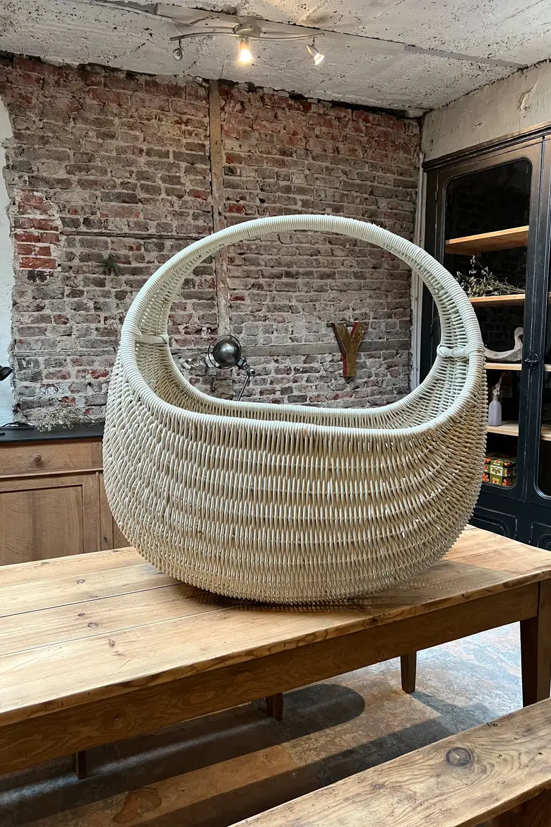 Grand panier en rotin Années 90