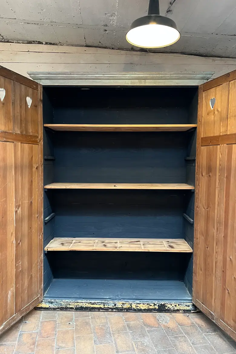 Grande armoire d’atelier patinée Début XXème