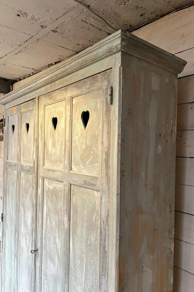 Grande armoire d’atelier patinée Début XXème