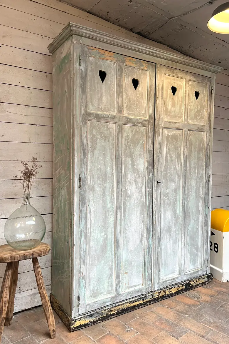Grande armoire d’atelier patinée Début XXème