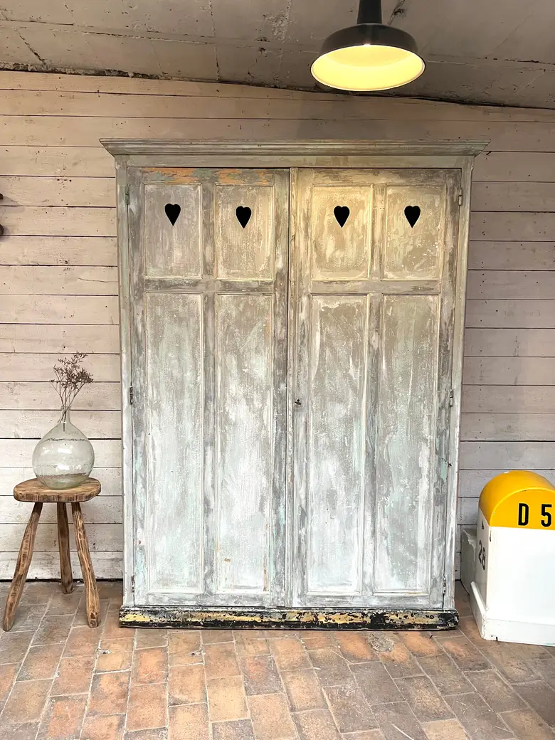 Grande armoire d’atelier patinée Début XXème