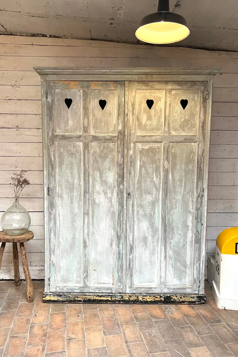 Grande armoire d’atelier patinée Début XXème
