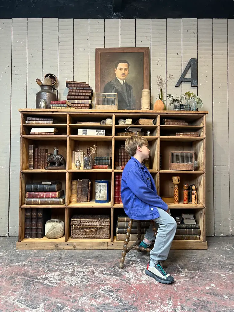 Grande étagère d’atelier en sapin