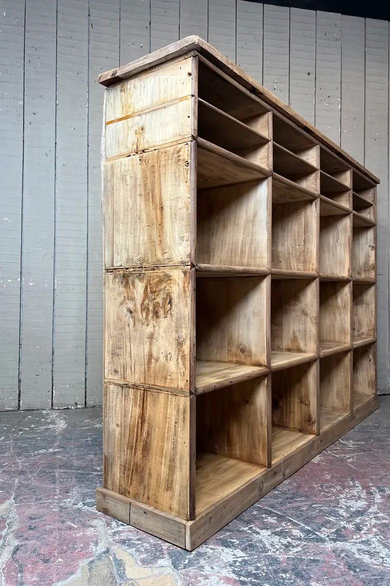 Grande étagère d’atelier en sapin