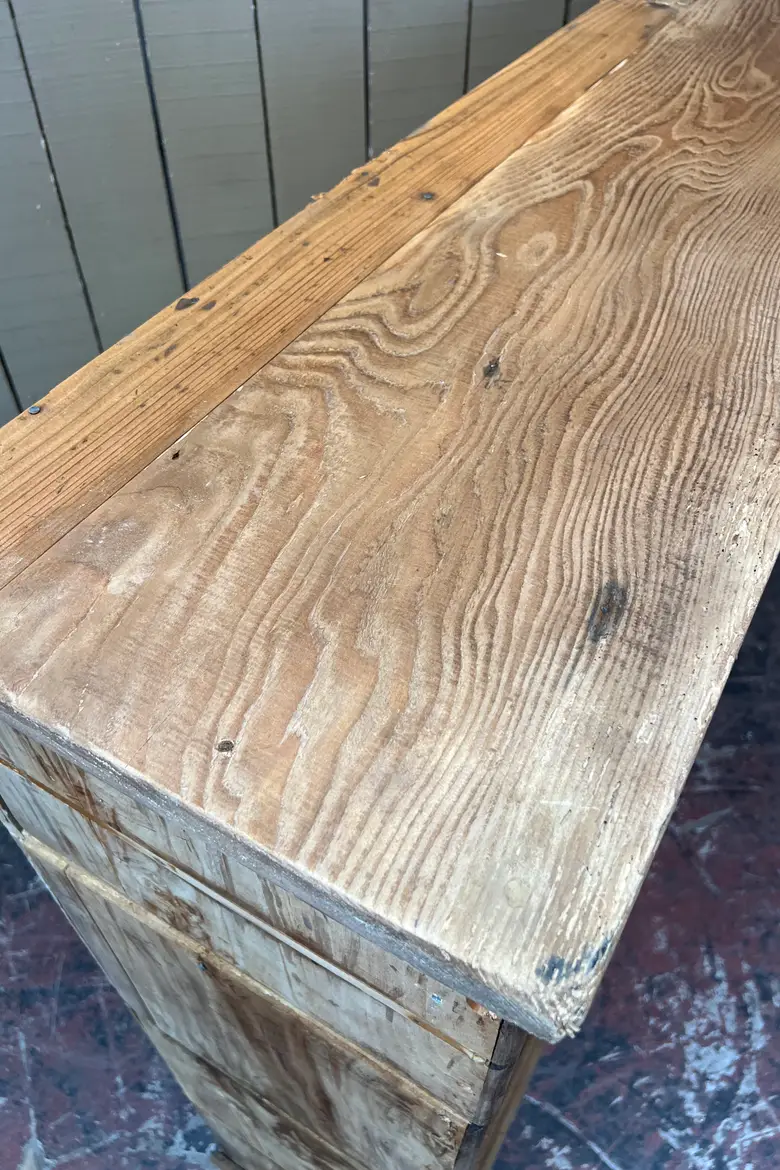 Grande étagère d’atelier en sapin