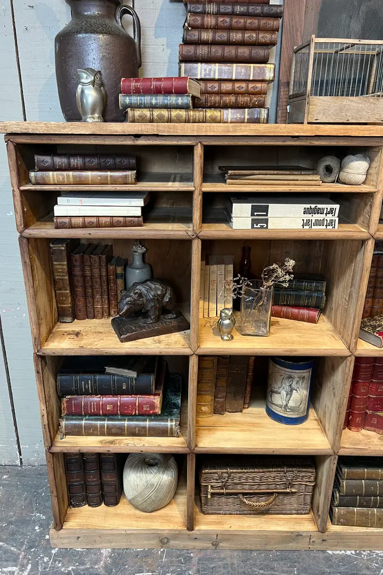 Grande étagère d’atelier en sapin