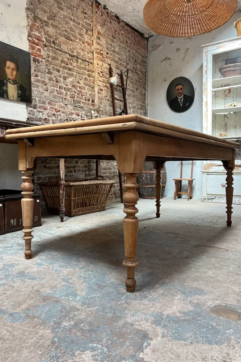 Grande table à l’italienne en merisier – début XXe