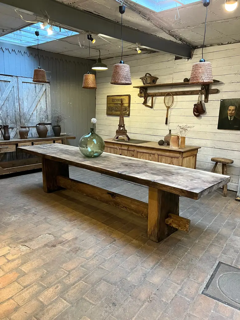 Grande table brutaliste en sapin Début XXème