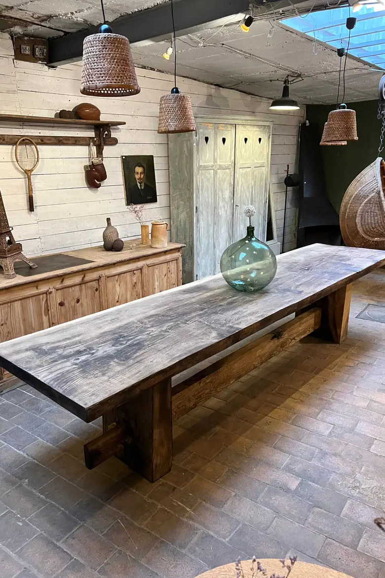 Grande table brutaliste en sapin Début XXème