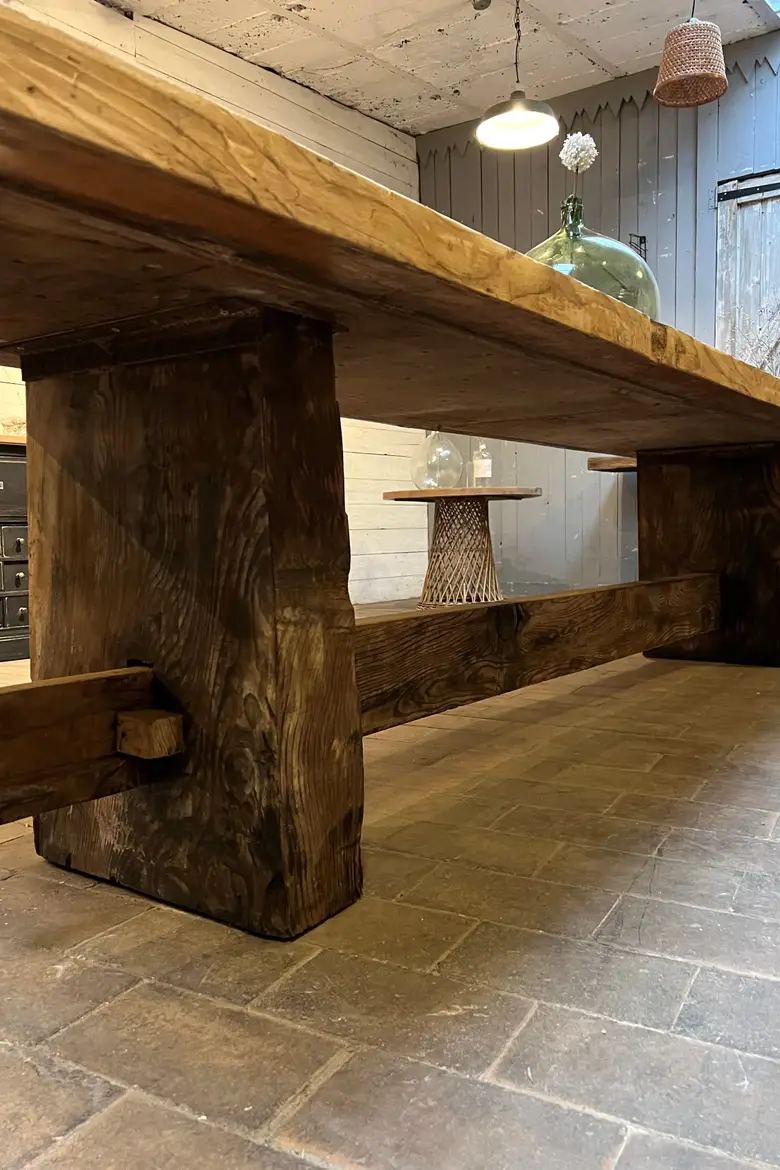 Grande table brutaliste en sapin Début XXème