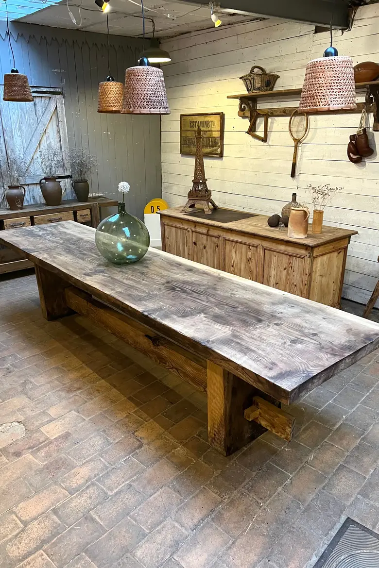 Grande table brutaliste en sapin Début XXème