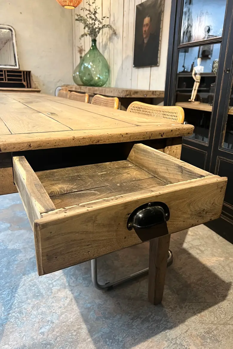 Grande table de brasserie en chêne avec monnayeur XIXème