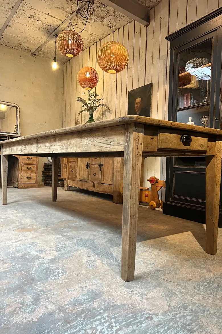 Grande table de brasserie en chêne avec monnayeur XIXème