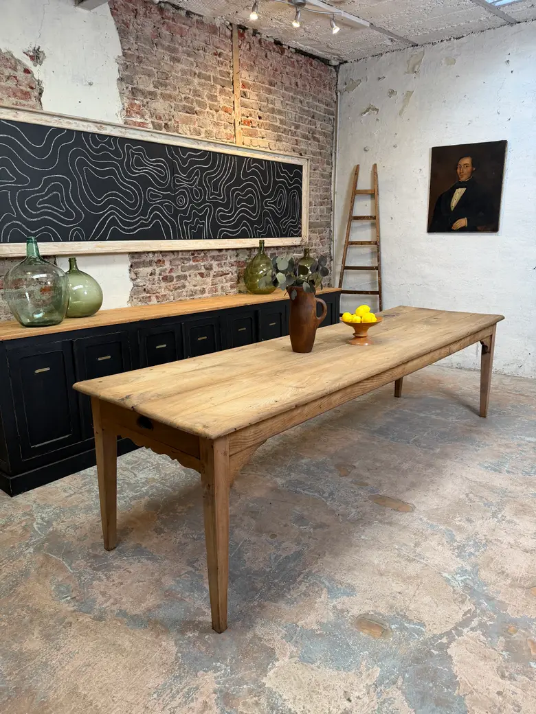 Grande table de ferme en châtaignier – XIXe siècle