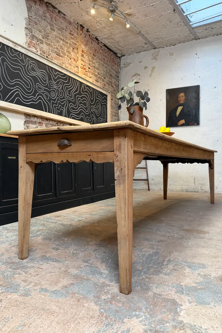 Grande table de ferme en châtaignier – XIXe siècle