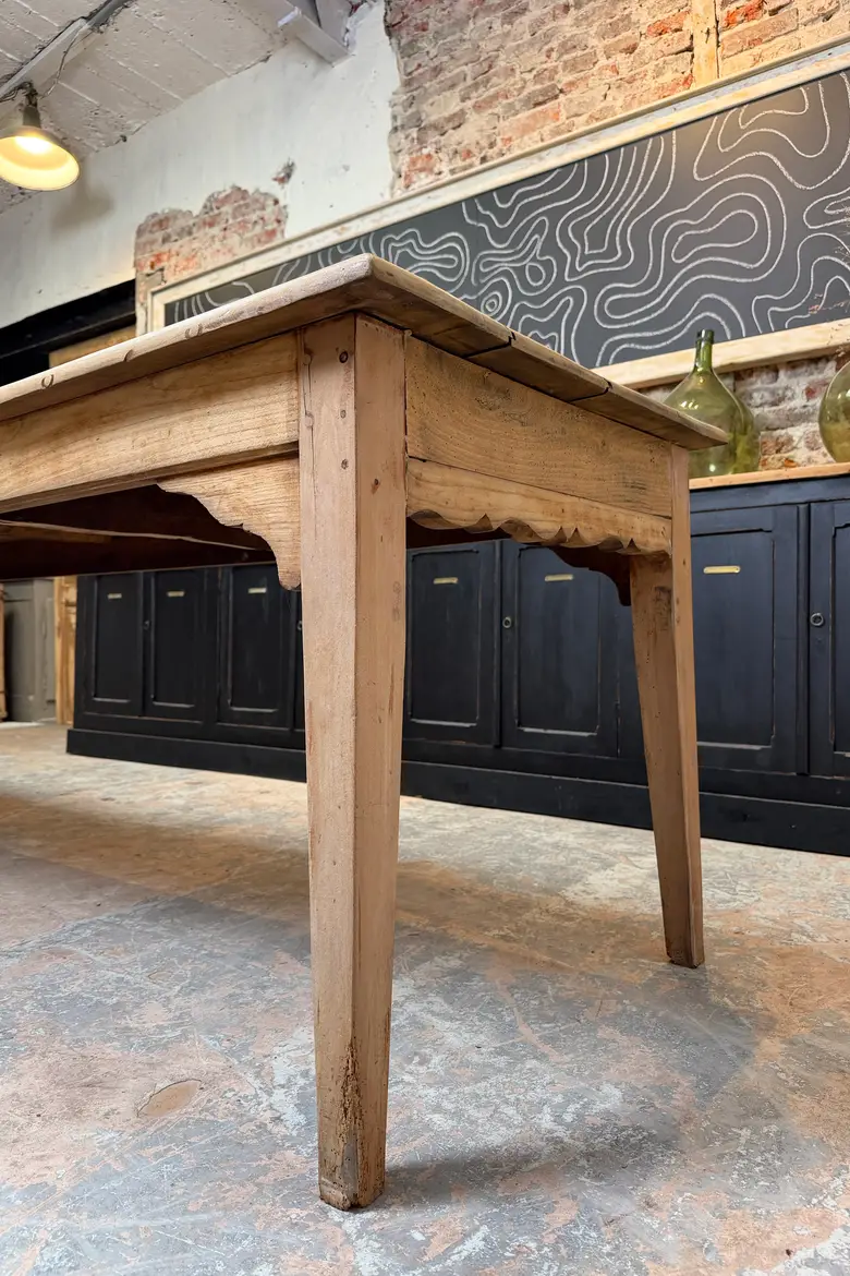 Grande table de ferme en châtaignier – XIXe siècle