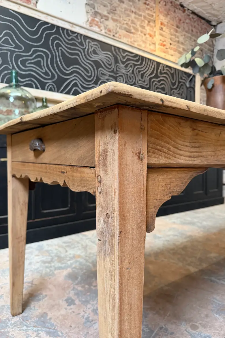 Grande table de ferme en châtaignier – XIXe siècle