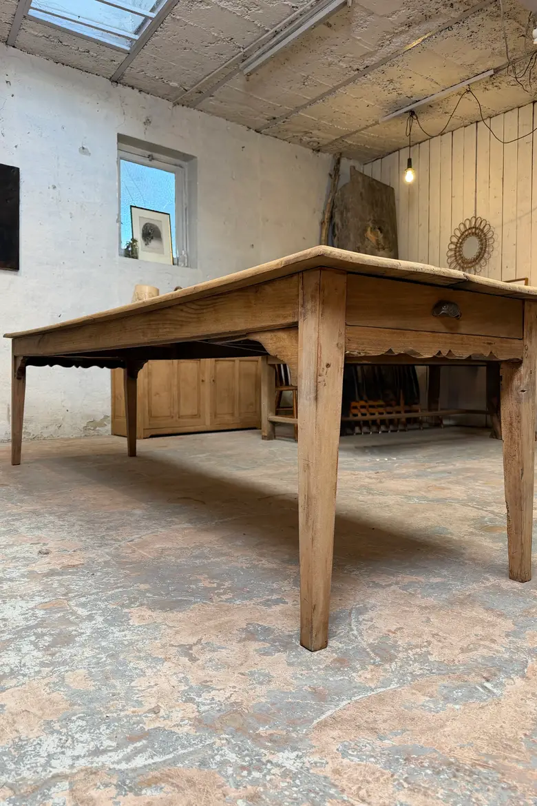 Grande table de ferme en châtaignier – XIXe siècle