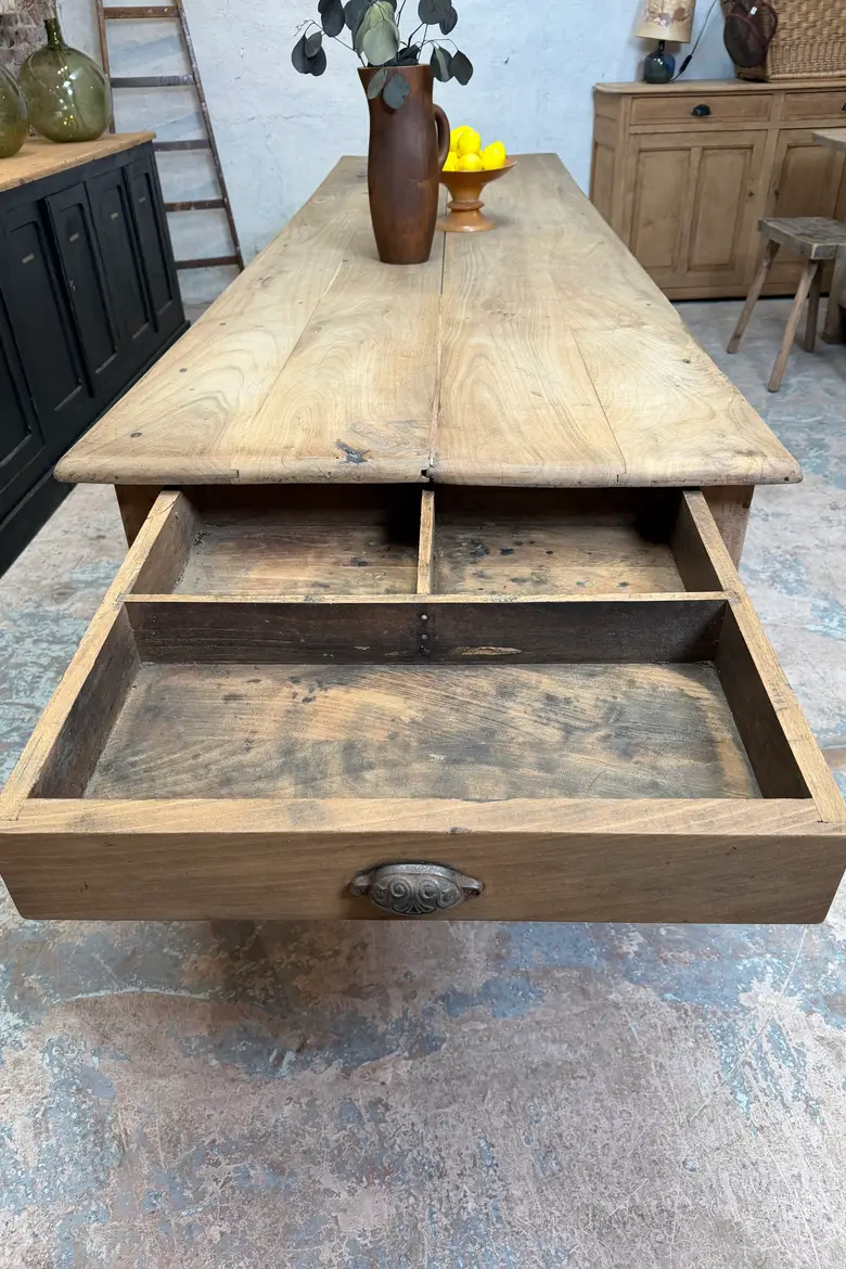 Grande table de ferme en châtaignier – XIXe siècle