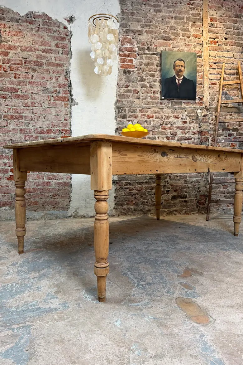 Grande table de ferme en sapin