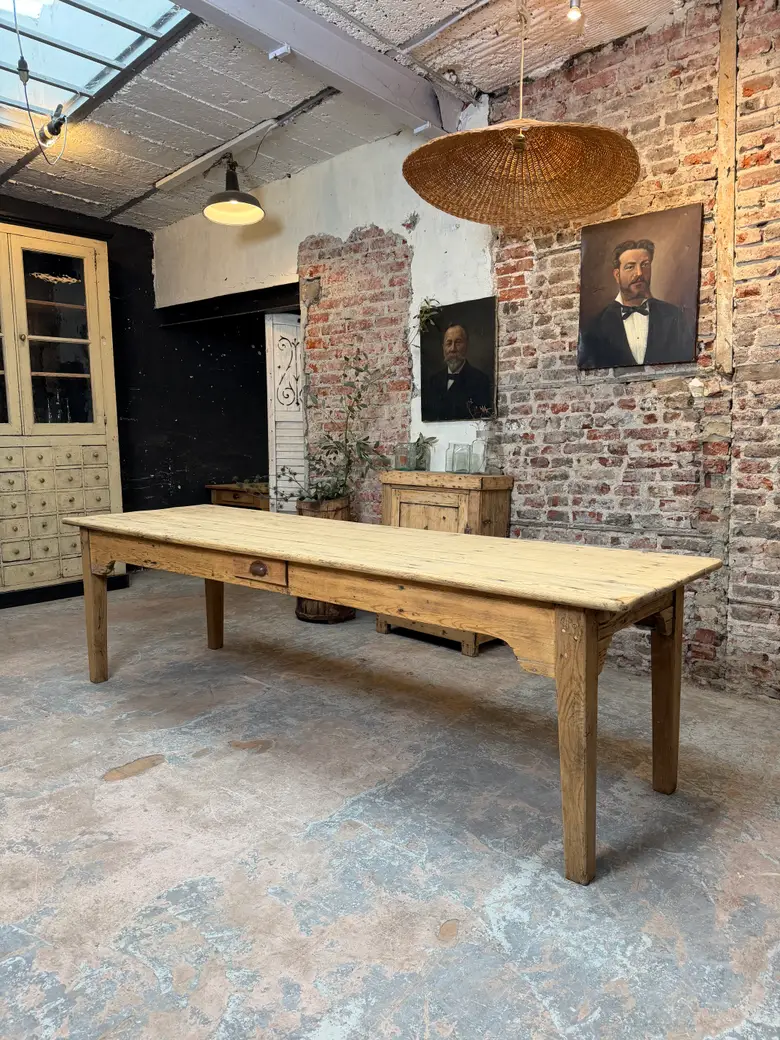 Grande table de ferme en sapin – XIXe siècle