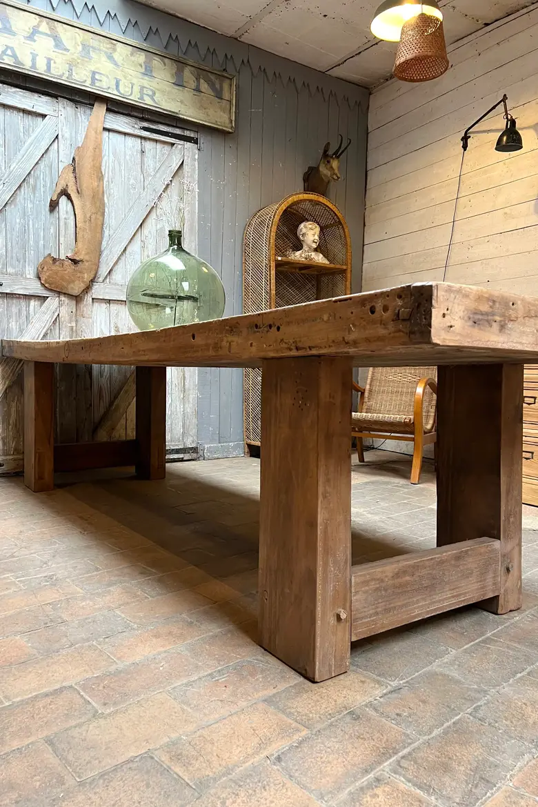 Grande table de travail en bois