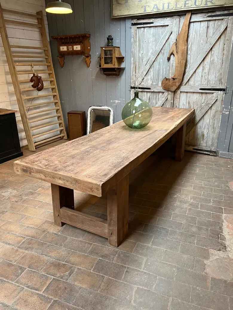 Grande table de travail en bois