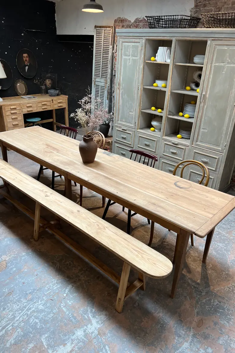Grande table d’estaminet en chêne pieds fuseaux