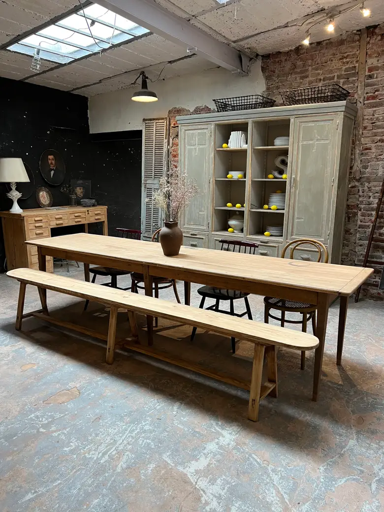 Grande table d’estaminet en chêne pieds fuseaux