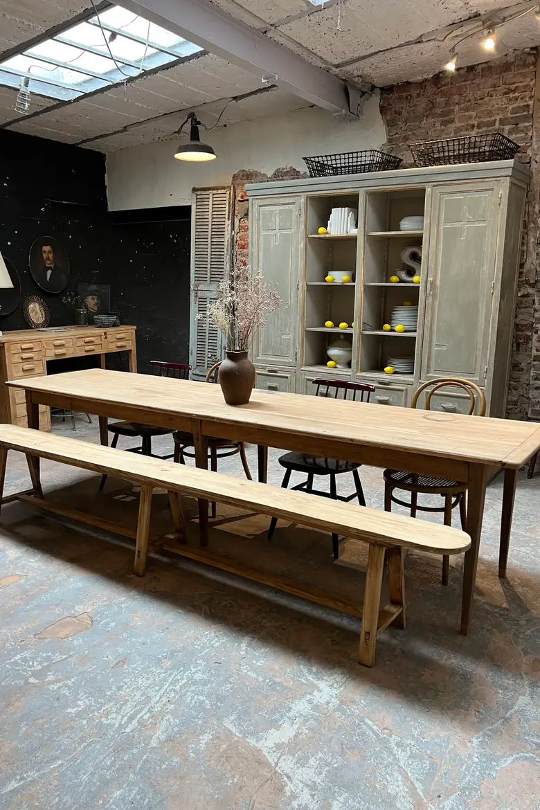 Grande table d’estaminet en chêne pieds fuseaux