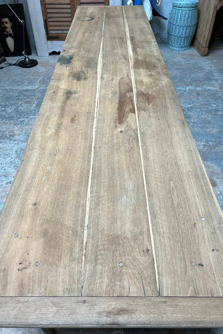 Grande table d’estaminet en chêne pieds fuseaux