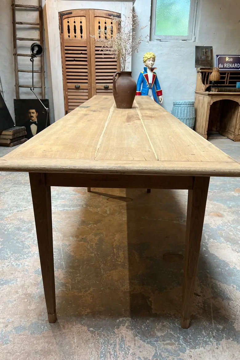 Grande table d’estaminet en chêne pieds fuseaux