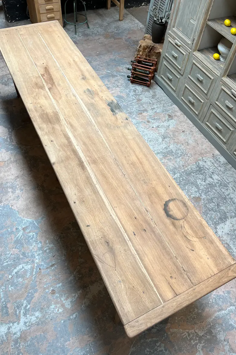 Grande table d’estaminet en chêne pieds fuseaux